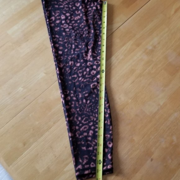 VARLEY Luna 7/8 Workout Leggings in Textured Animal Print - Picture 11 of 13